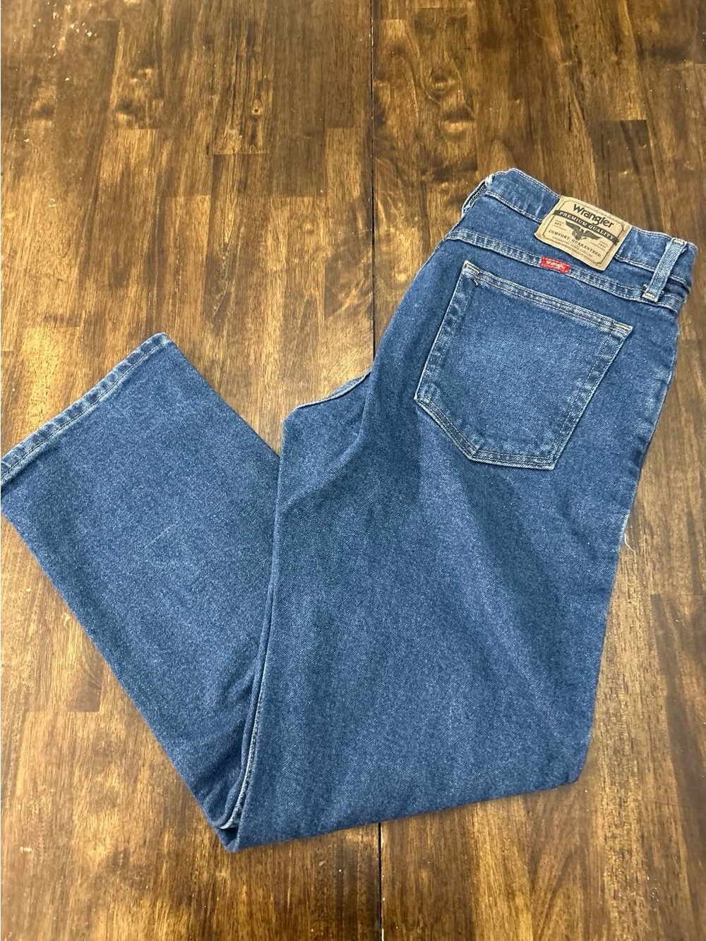 Wrangler Relaxed Fit Men's Denim Jeans - Medium Blue